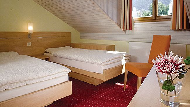 Boutique Und Bier Hotel Des Alpes Fiesch Servicios foto